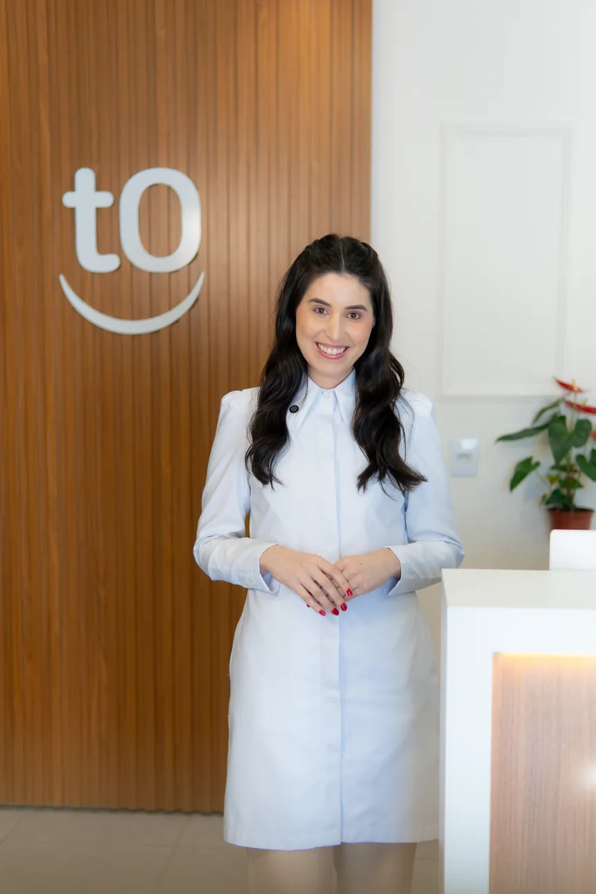 Dra. Juliana Braga na recepção da clínica